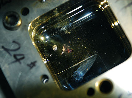 <a href='http://www.100ek.cn/product/3.htm' class='text_a'>模具激光焊機(jī)</a>修復(fù)鏡面模具效果